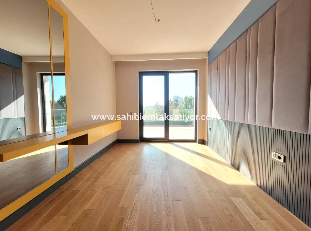 İncek 730 M² Arsa Da Lüks Dubleks Satılık Villa 4+2  İncek Mahallesi Gölbaşı Ankara Türkiye