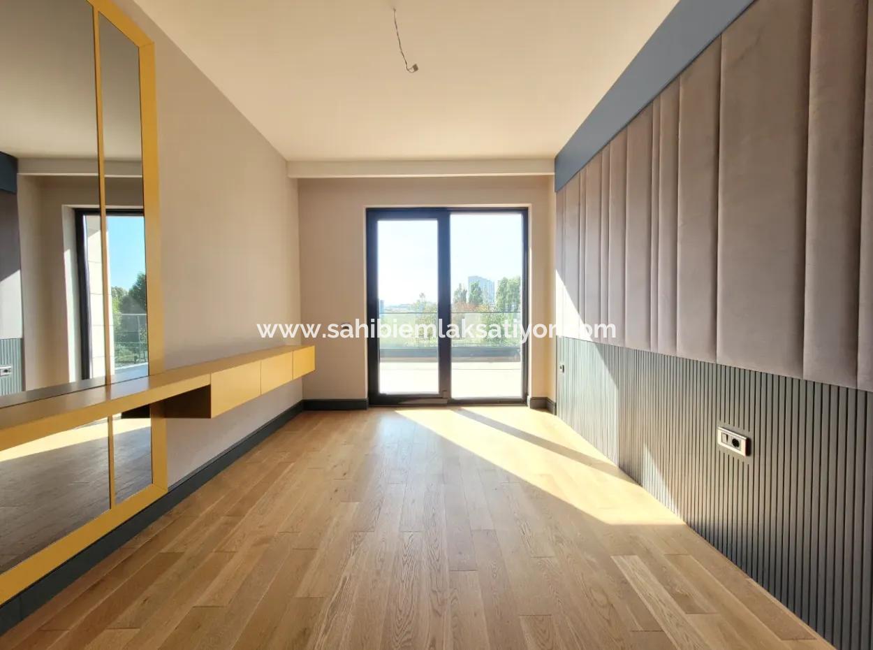 İncek 730 M² Arsa Da Lüks Dubleks Satılık Villa 4+2  İncek Mahallesi Gölbaşı Ankara Türkiye