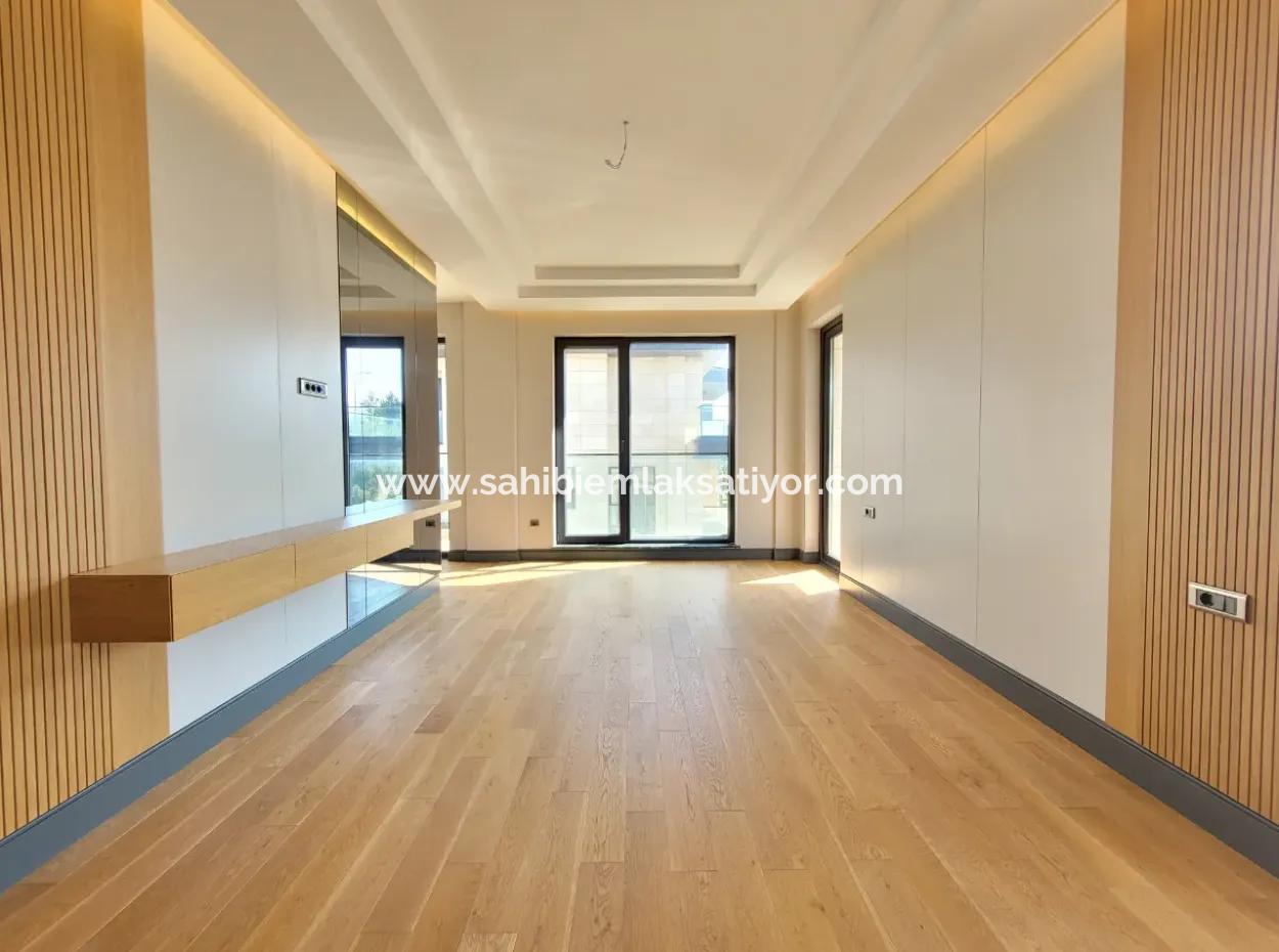İncek 730 M² Arsa Da Lüks Dubleks Satılık Villa 4+2  İncek Mahallesi Gölbaşı Ankara Türkiye
