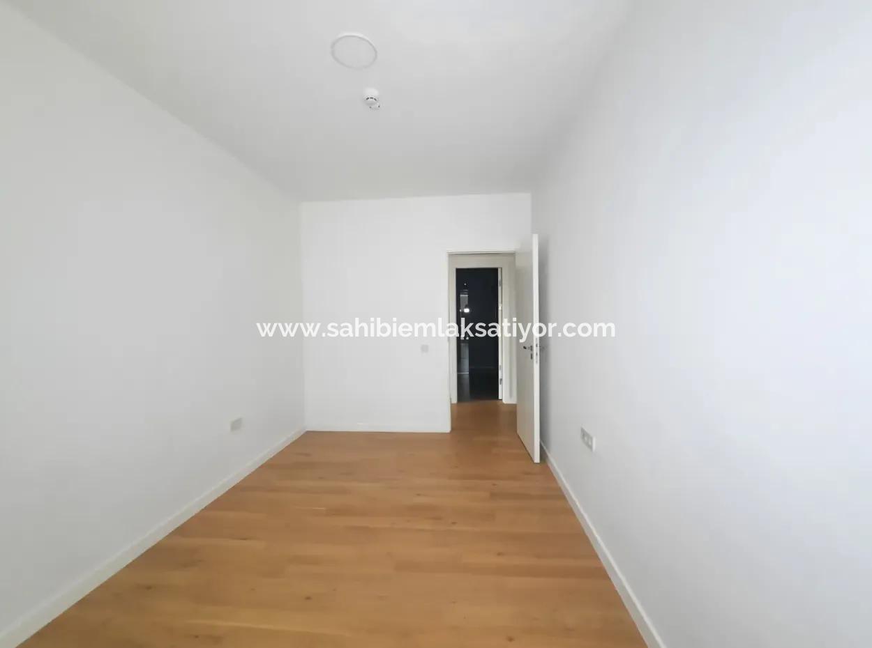 İncek Loft Satılık Teraslı  3,5+1 Peyzaj Manzaralı Kiracısız Daire
