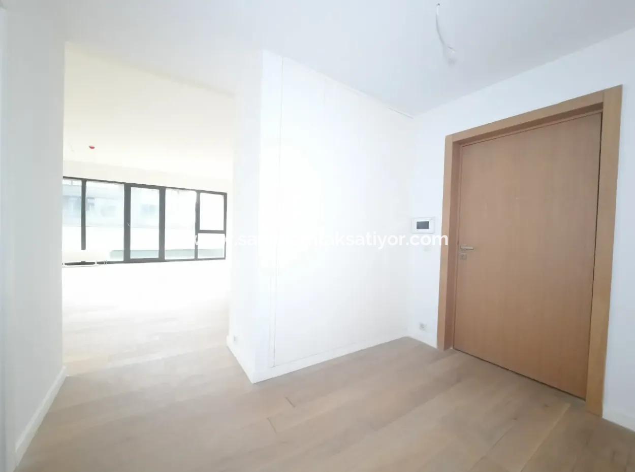 İncek Loft Satılık  4+1  Peyzaj Manzaralı  180 M² 2.Kat Daire