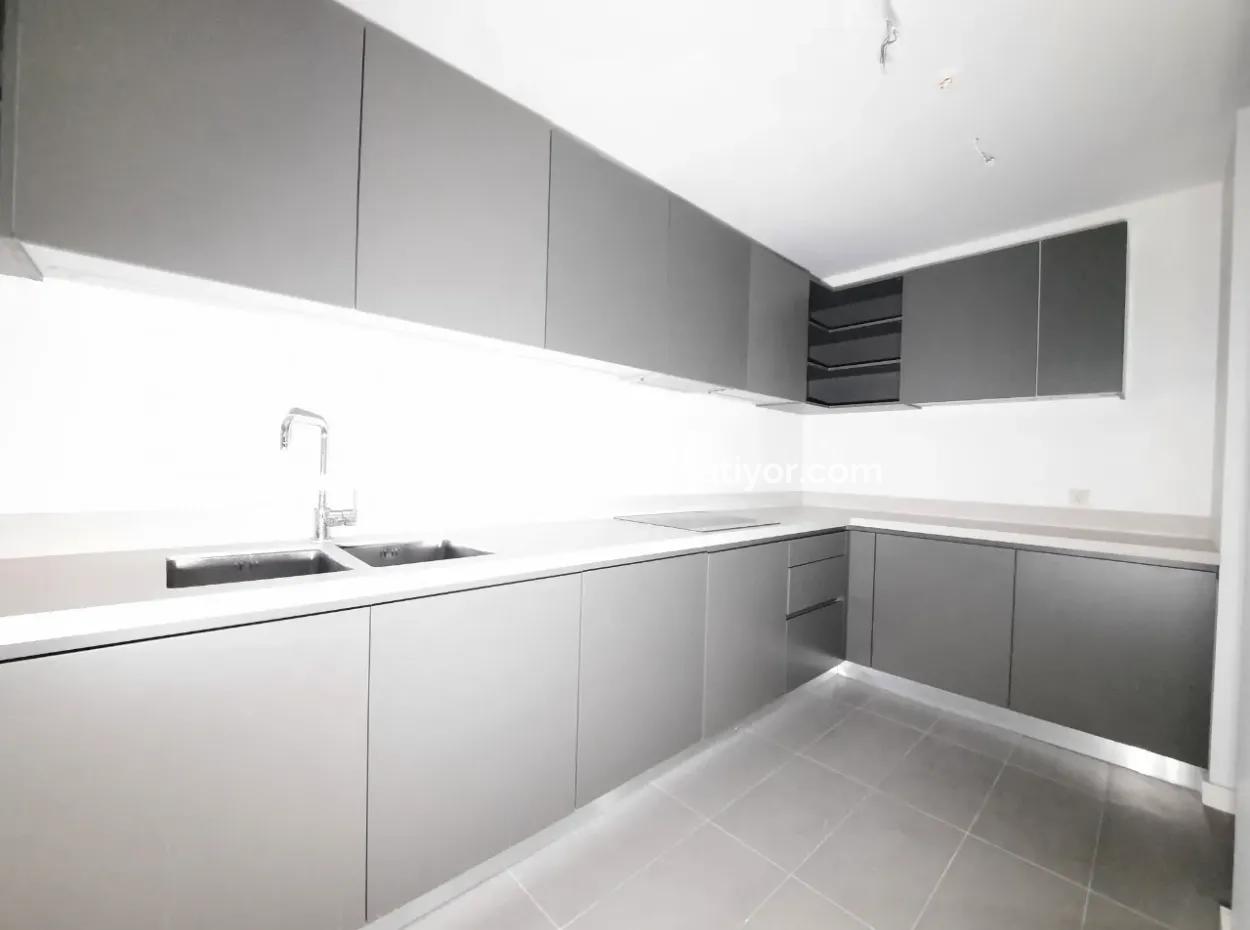 İncek Loft Satılık  4+1  Peyzaj Manzaralı  180 M² 2.Kat Daire