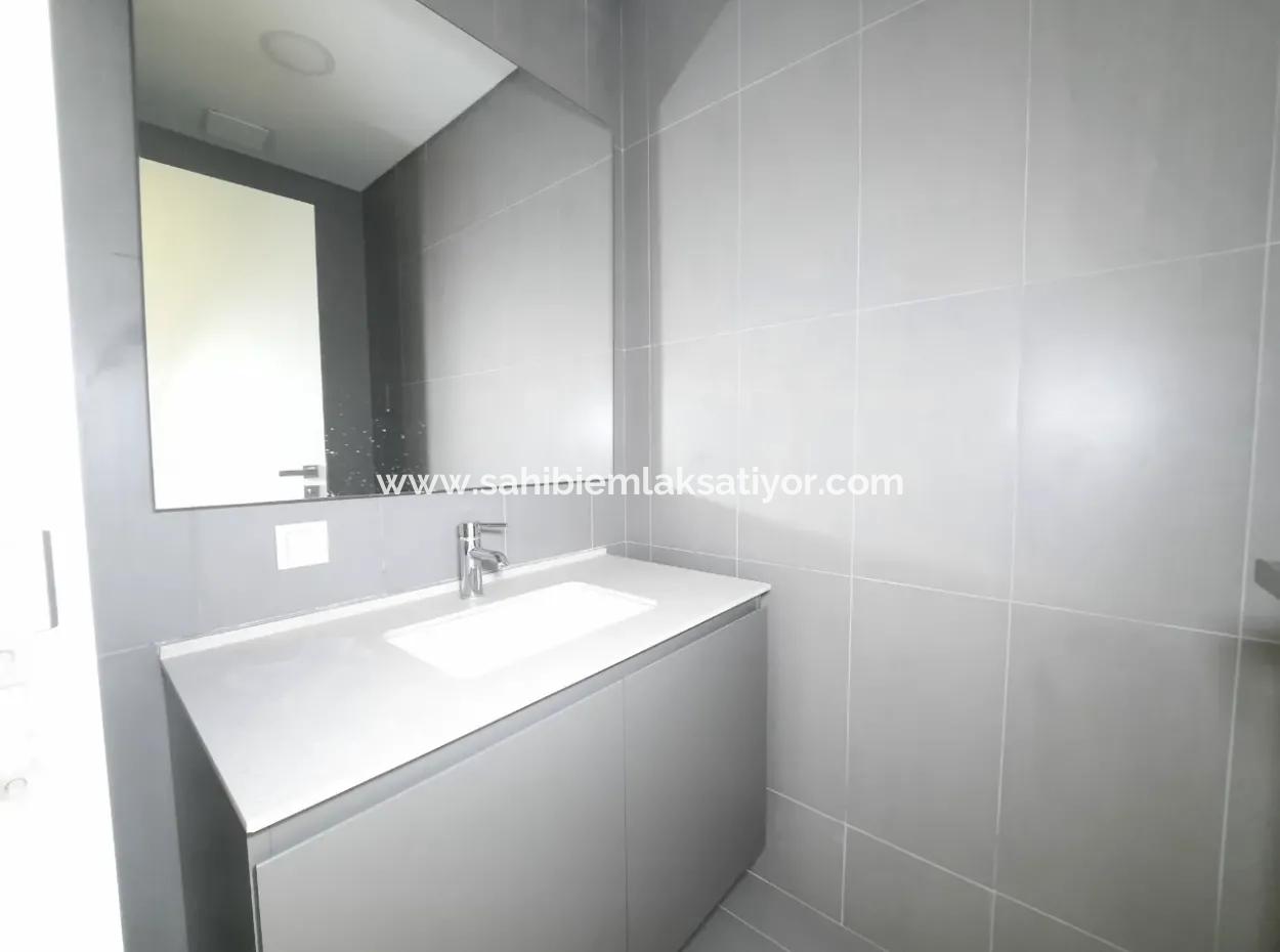 Kiracısız İncek Loft Satılık  5,5+1  Göl Manzaralı 14.Kat Daire