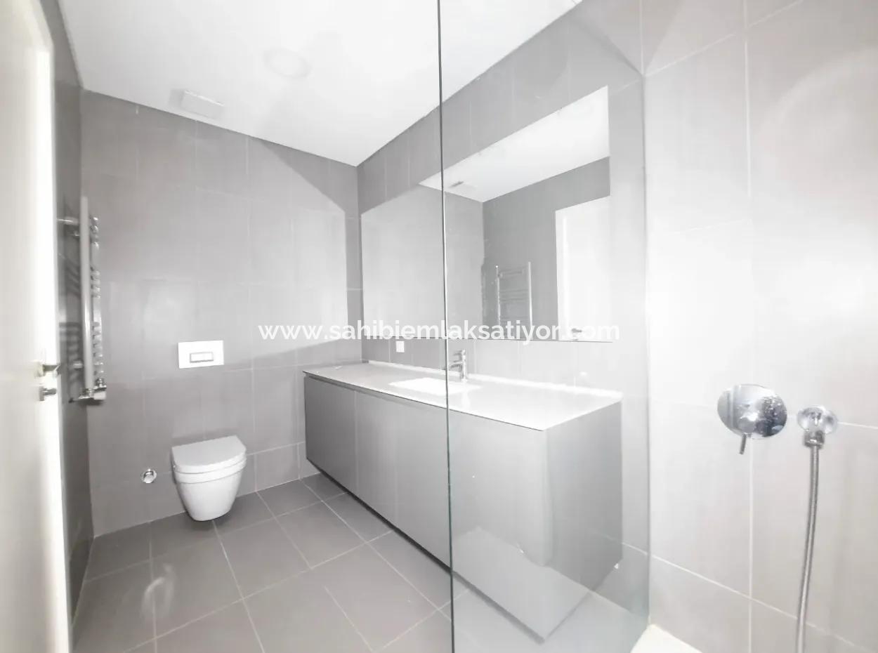 Kiracısız İncek Loft Satılık  5,5+1  Göl Manzaralı 14.Kat Daire