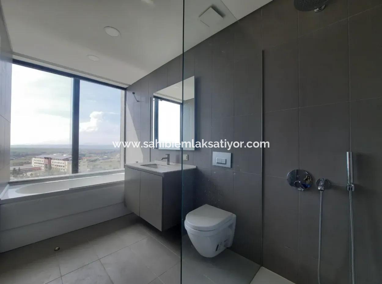 Kiracısız İncek Loft Satılık  5,5+1  Göl Manzaralı 14.Kat Daire