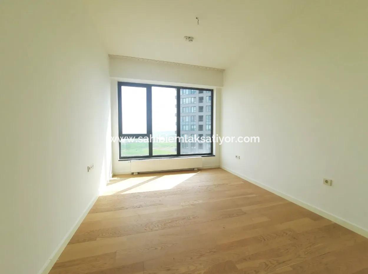 Kiracısız İncek Loft Satılık  5,5+1  Göl Manzaralı 14.Kat Daire