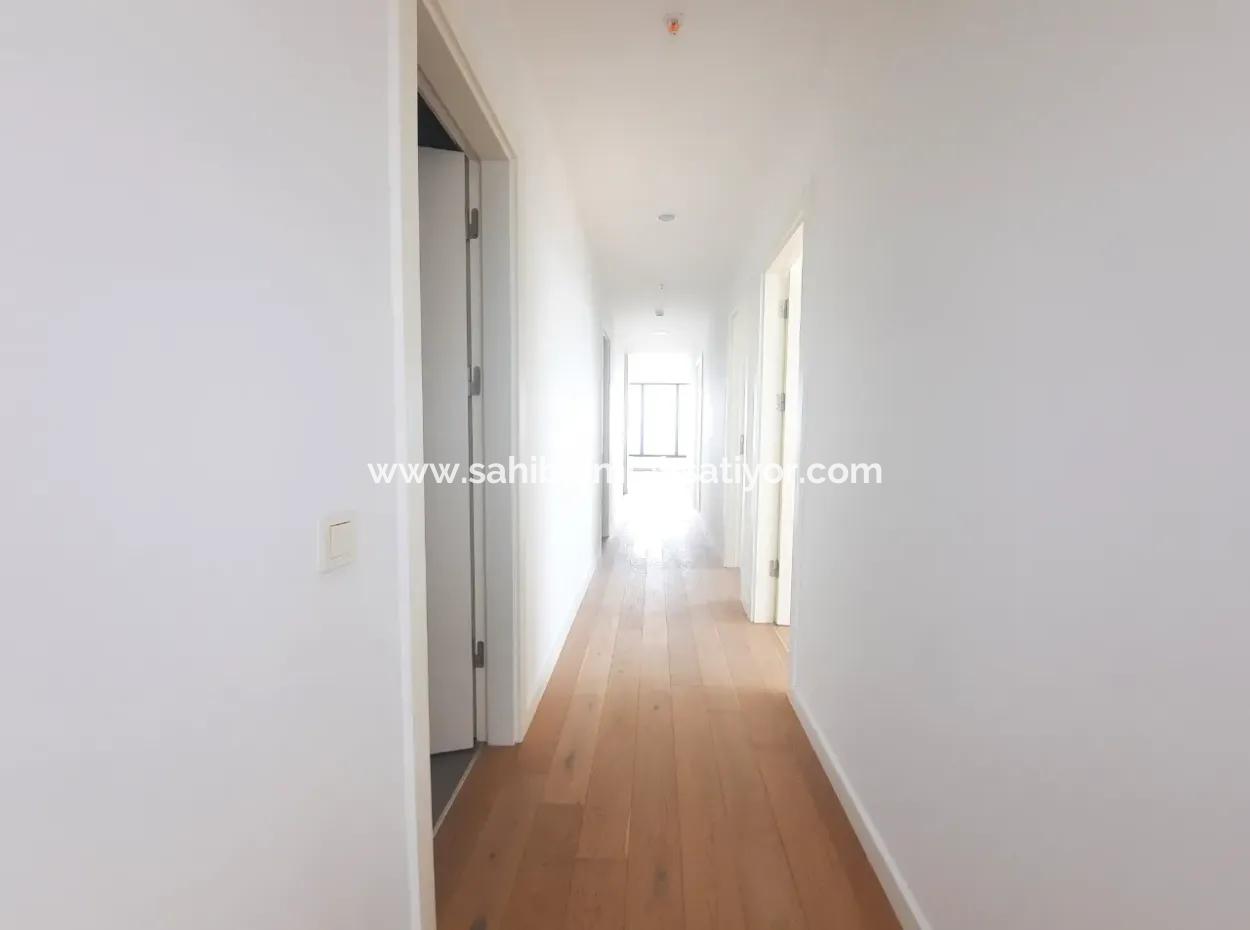 Kiracısız İncek Loft Satılık  5,5+1  Göl Manzaralı 14.Kat Daire