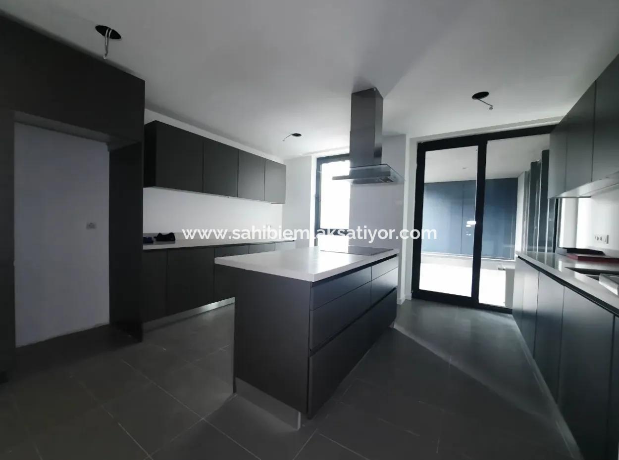 İncek Loft Satılık  5+1  Peyzaj Manzaralı 3.Kat 188 M² Daire