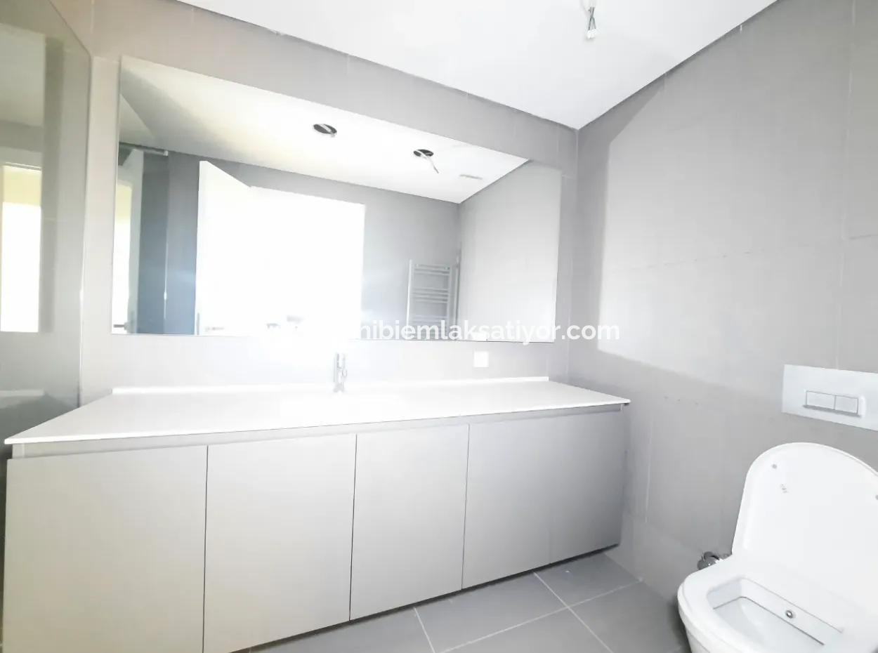 İncek Loft Satılık  5+1  Peyzaj Manzaralı 3.Kat 188 M² Daire