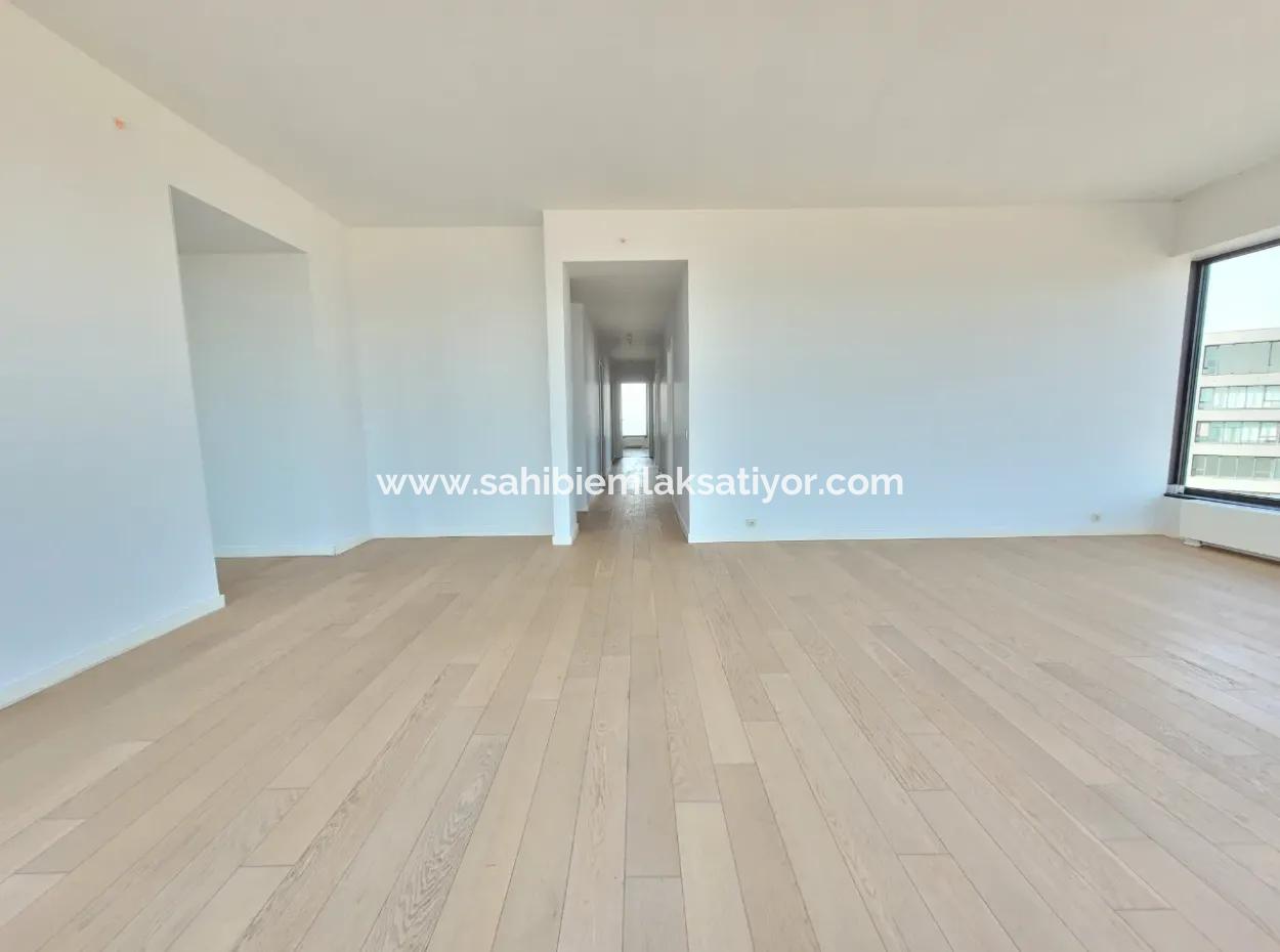 Kiracısız İncek Loft Satılık  5.5+1  Göl Manzaralı 20.Kat Daire