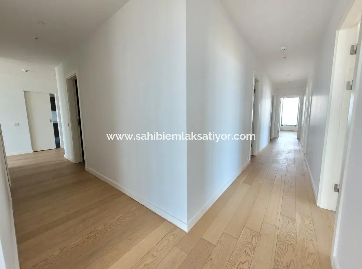 Kiracısız İncek Loft Satılık  5.5+1  Göl Manzaralı 20.Kat Daire