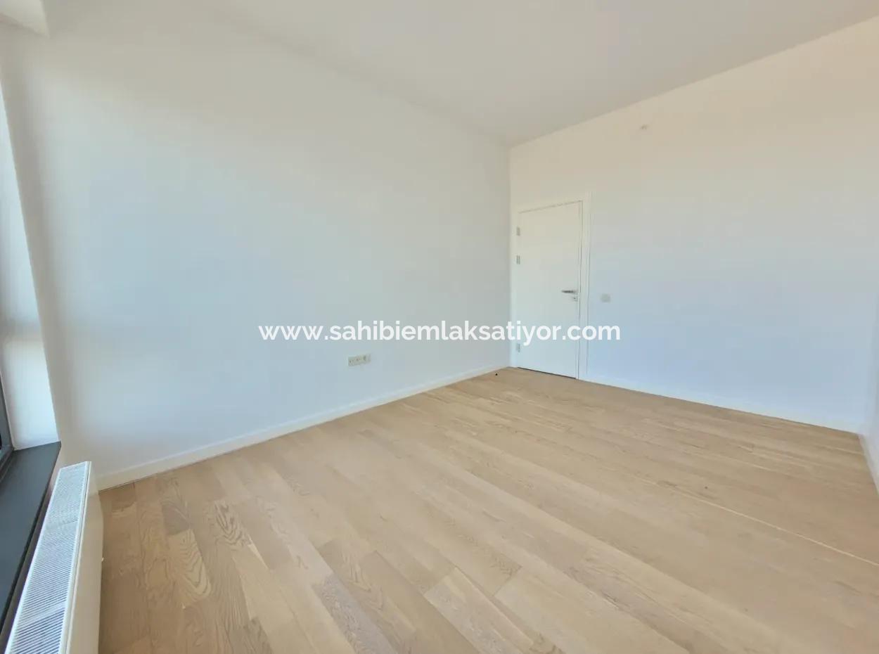 Kiracısız İncek Loft Satılık  5.5+1  Göl Manzaralı 20.Kat Daire