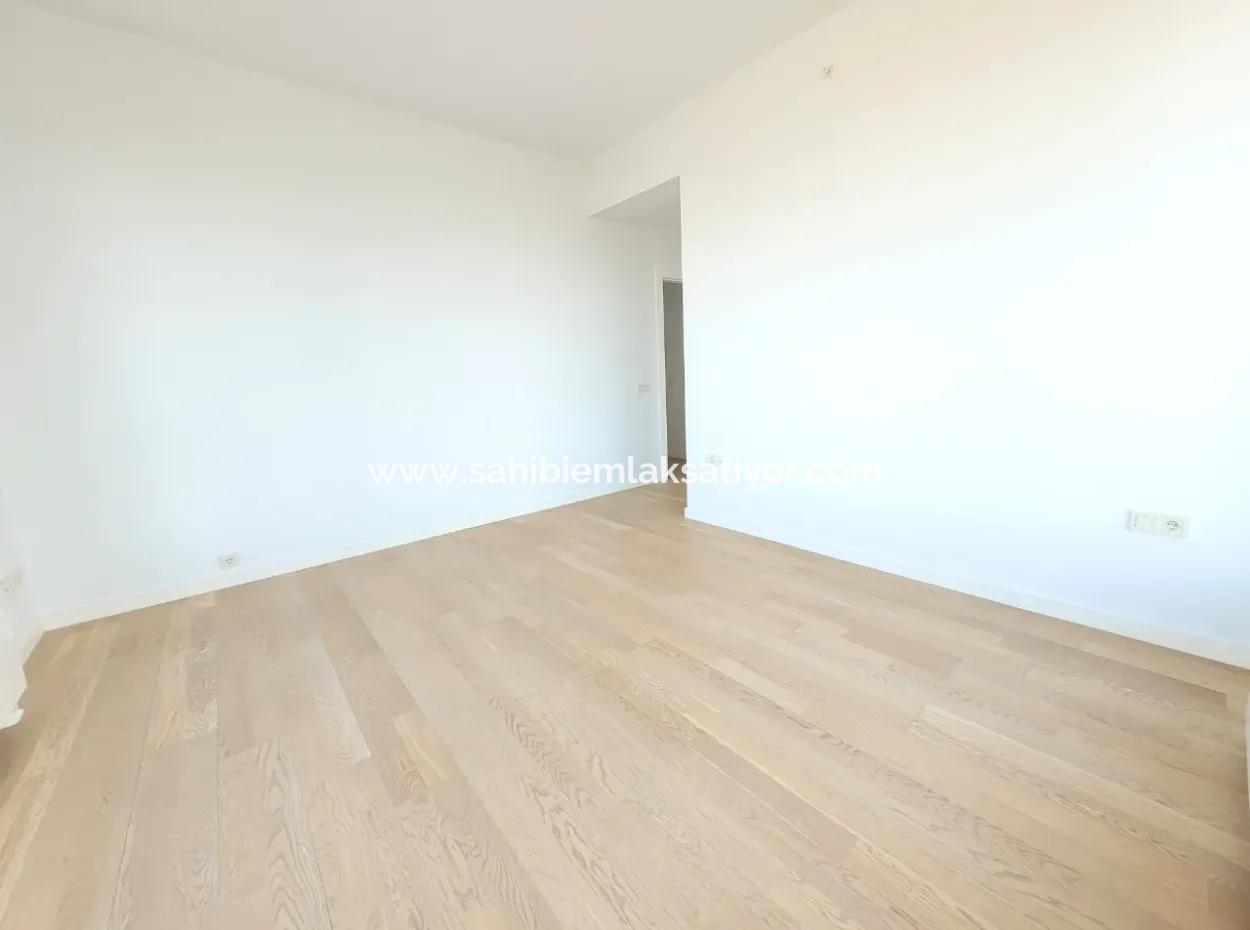 Kiracısız İncek Loft Satılık  5.5+1  Göl Manzaralı 20.Kat Daire