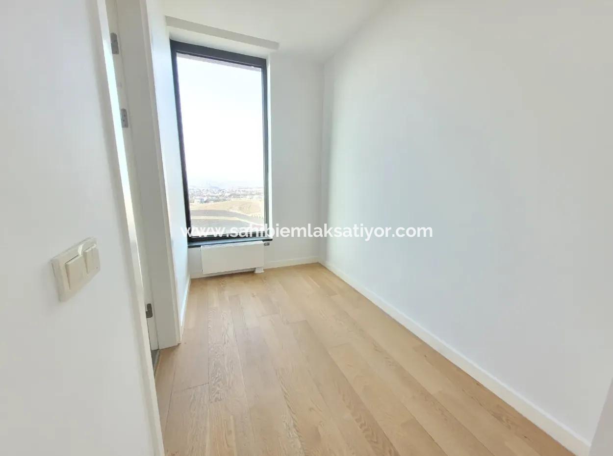 Kiracısız İncek Loft Satılık  5.5+1  Göl Manzaralı 20.Kat Daire