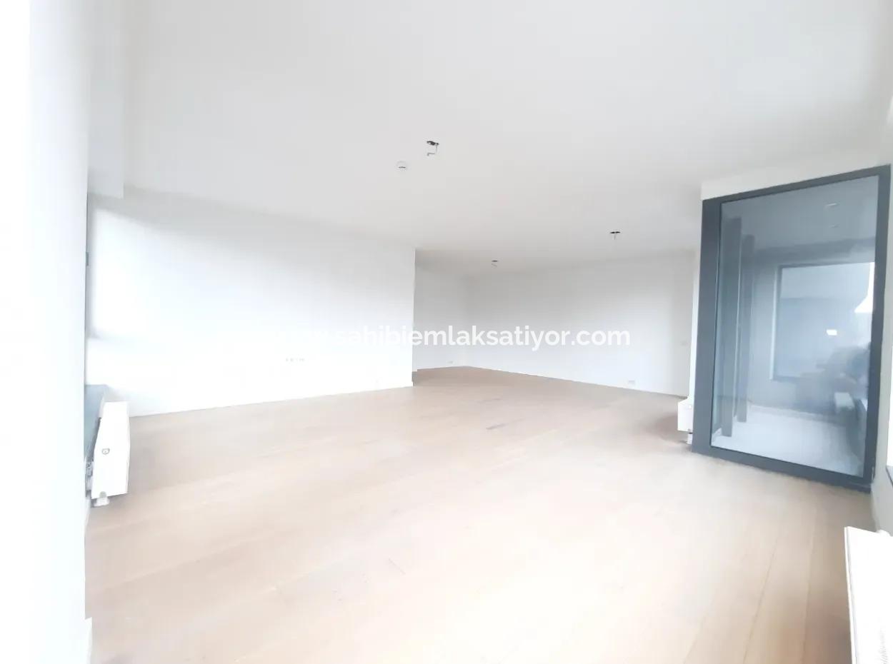 İncek Loft Satılık 5+1 188  M² Peyzaj Manzaralı 1.Kat Daire
