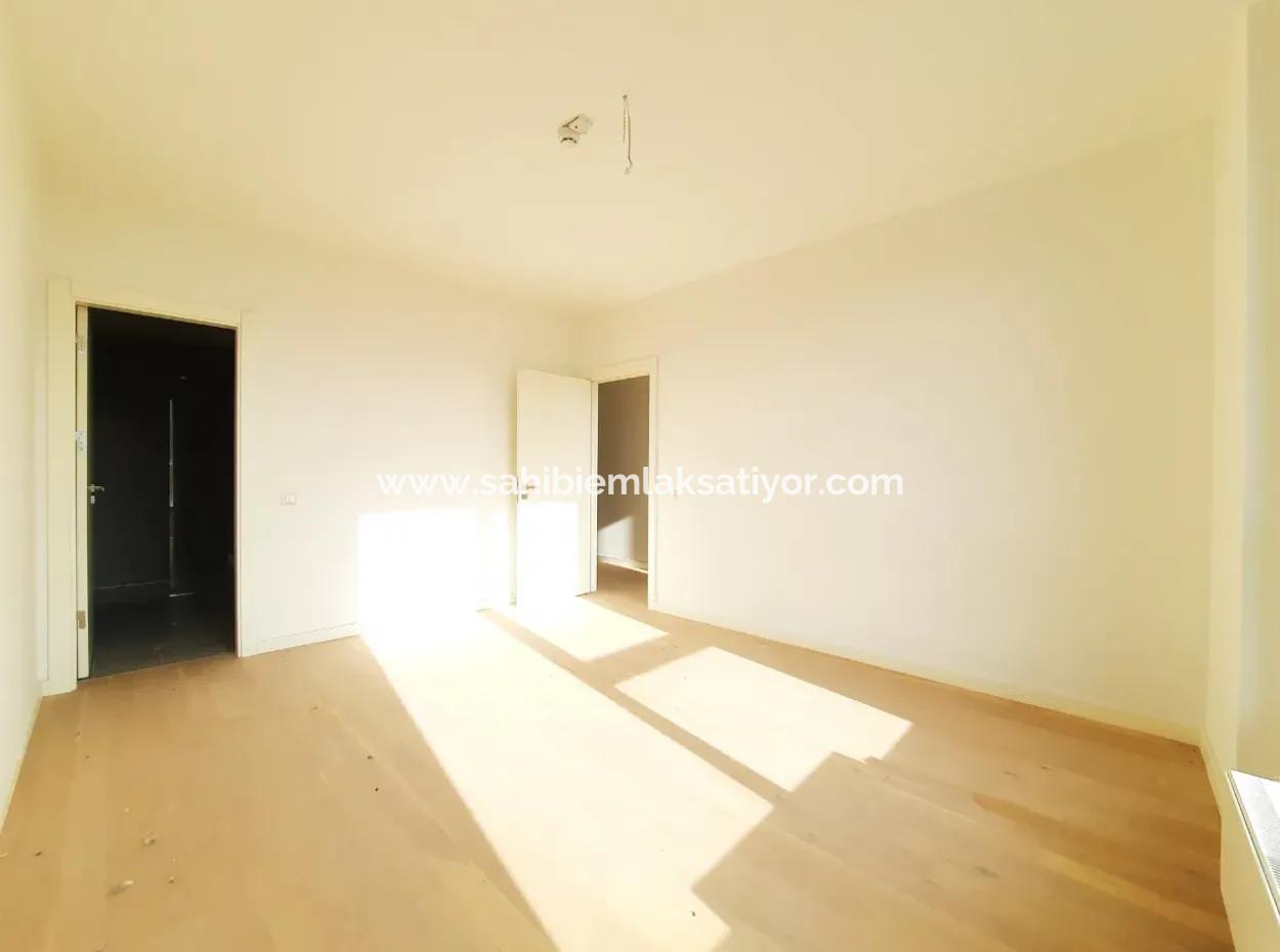 İncek Loft Satılık  5,5+1 Dubleks Göl Manzaralı 2.Kat Kiracısız Daire