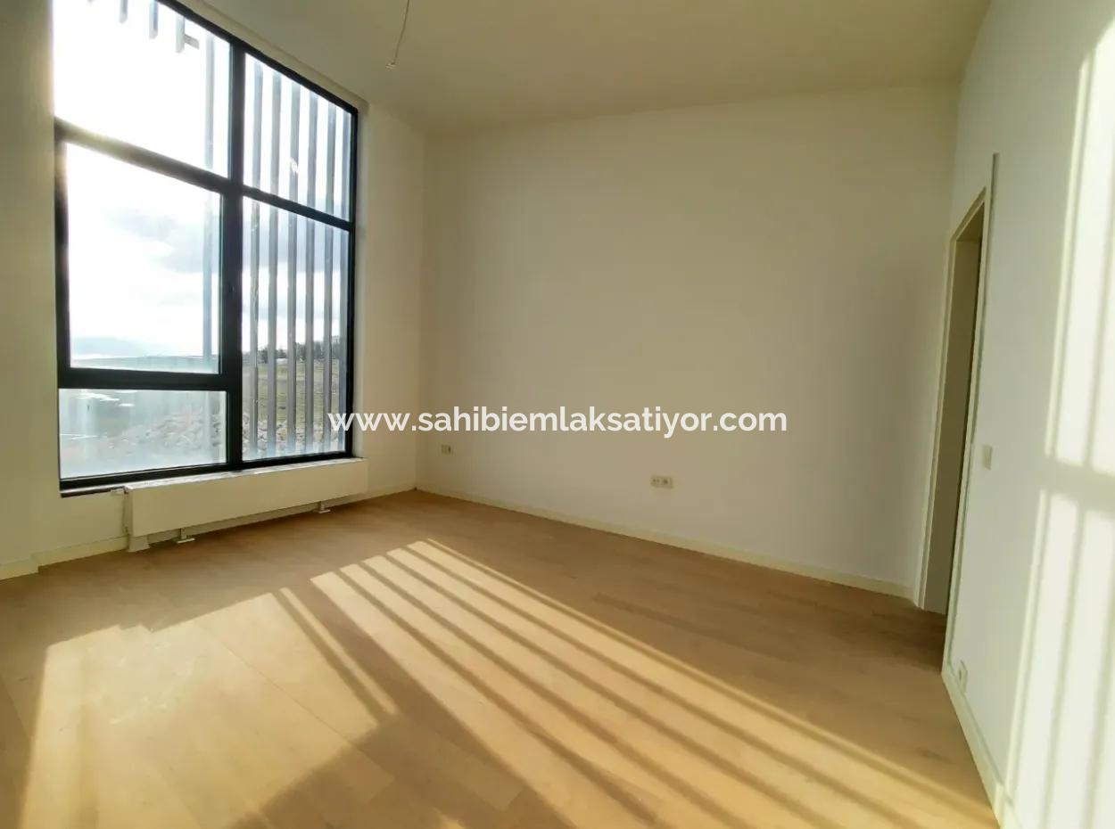 İncek Loft Satılık  5,5+1 Dubleks Göl Manzaralı 2.Kat Kiracısız Daire