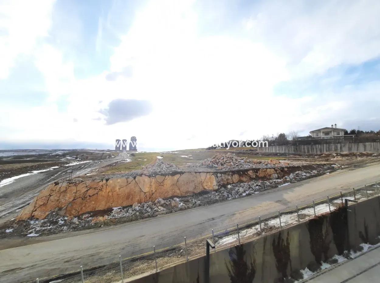 İncek Loft Satılık  5,5+1 Dubleks Göl Manzaralı 2.Kat Kiracısız Daire