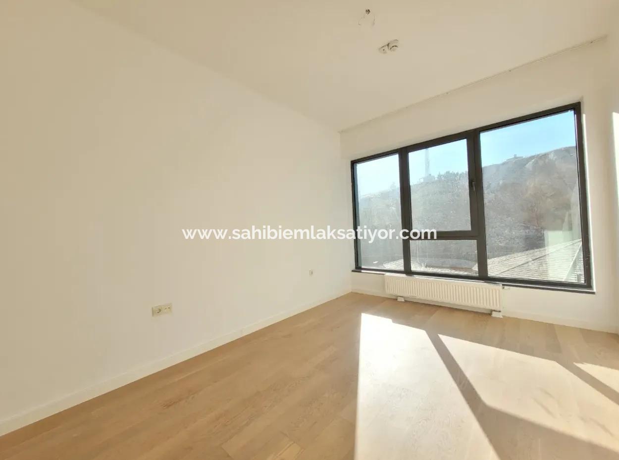 Kiracısız İncek Loft Satılık  2+1 Bahçe Dubleks Şehir Manzaralı Daire