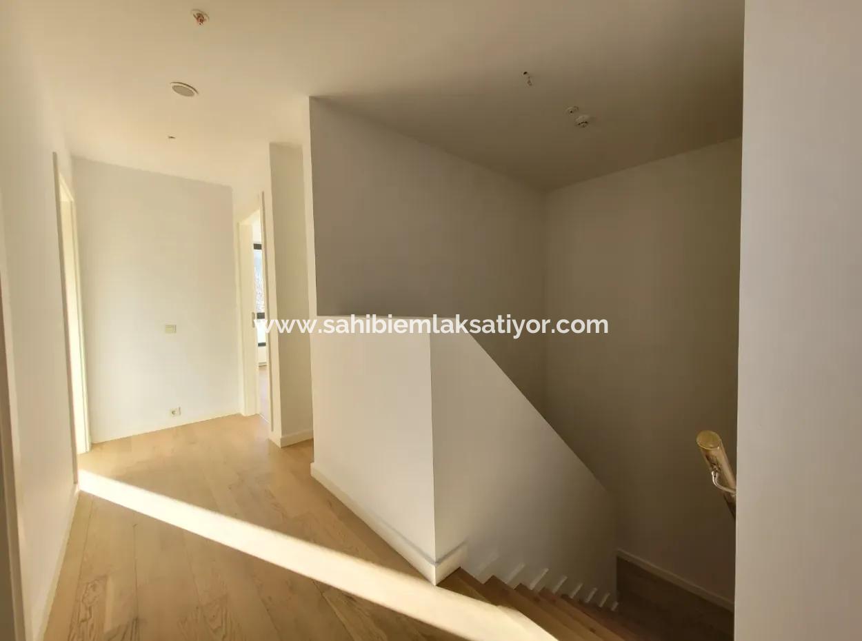 Boş Faturalı İncek Loft Satılık  2+1 Bahçe Dubleks Şehir Manzaralı Daire