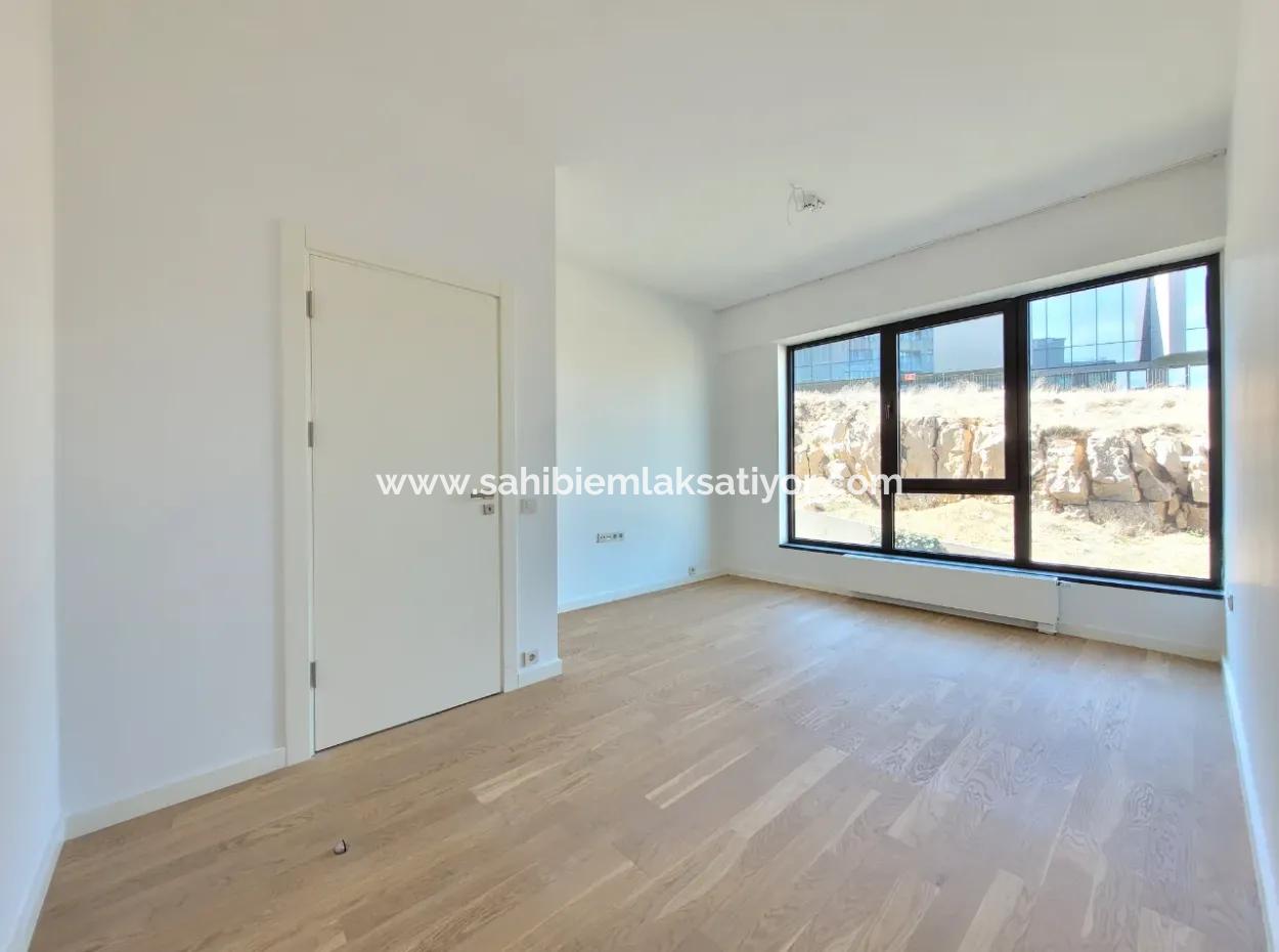 Kiracısız İncek Loft Satılık  2+1 Bahçe Dubleks Şehir Manzaralı Daire