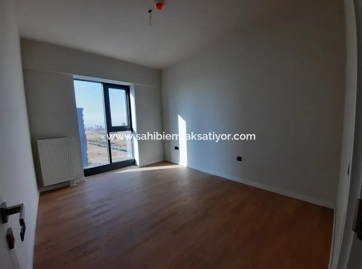 Vatandaşlığa Uygun Beytepe İncek Bulvar Loft Satılık 4+1 17.Kat Park Manzaralı Güney Cephe  Daire