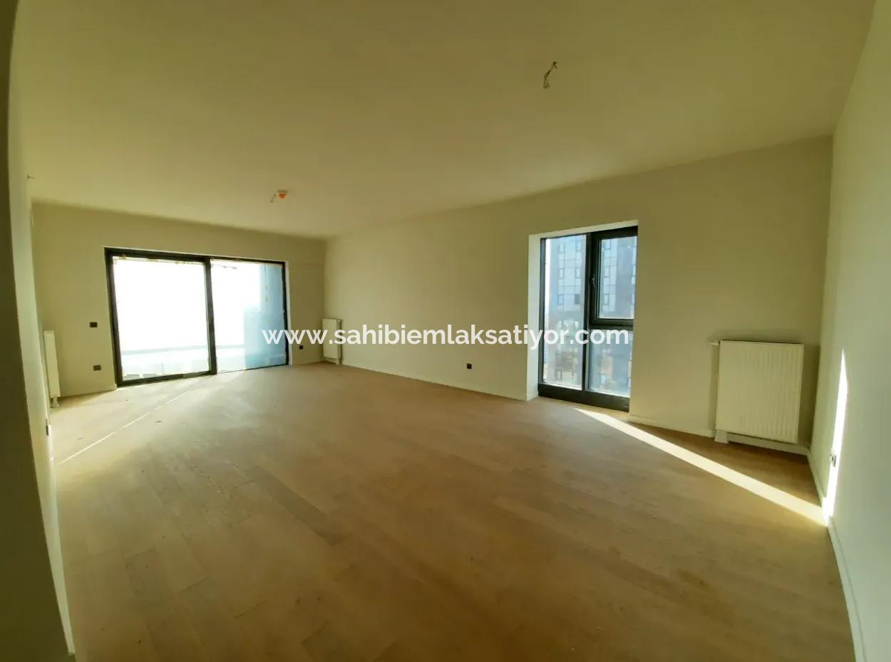 Vatandaşlığa Uygun Beytepe İncek Bulvar Loft Satılık 4+1 17.Kat Park Manzaralı Güney Cephe  Daire