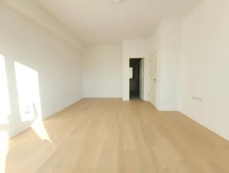 Boş Krediye Uygun İncek Loft Satılık 2,5+1 Peyzaj Manzaralı 1.Kat Daire