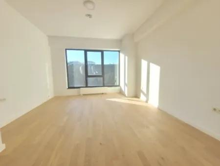 Boş Krediye Uygun İncek Loft Satılık 2,5+1 Peyzaj Manzaralı 1.Kat Daire