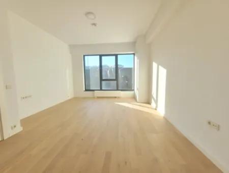 Boş Krediye Uygun İncek Loft Satılık 2,5+1 Peyzaj Manzaralı 1.Kat Daire