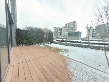 Boş İncek Loft Satılık 3+1 Bahçe Dubleksi Şehir Manzaralı Daire