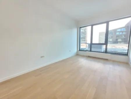 Boş İncek Loft Satılık 3+1 Bahçe Dubleksi Şehir Manzaralı Daire
