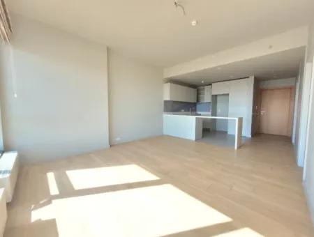 Boş İncek Loft Kiralık  1+1 Göl Manzaralı 11.Kat Daire