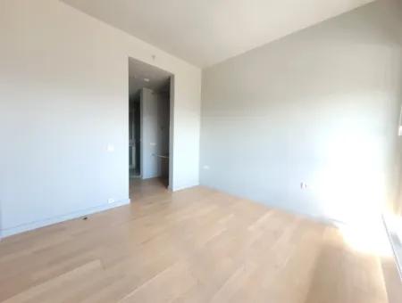 Boş İncek Loft Kiralık  1+1 Göl Manzaralı 3.Kat Daire