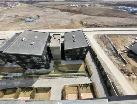 Boş İncek Loft Kiralık  1+1 Göl Manzaralı 3.Kat Daire