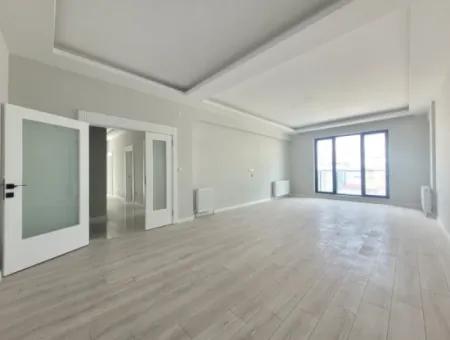 Vatandaşlığa Uygun Ankara Gölbaşı Bahçelievler Mah. 200 M ² Park Manzaralı Arakat Lüks Satılık Daire