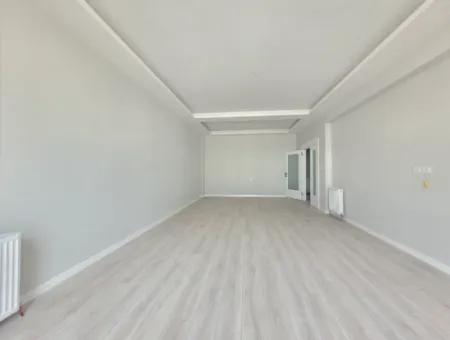 Vatandaşlığa Uygun Ankara Gölbaşı Bahçelievler Mah. 200 M ² Park Manzaralı Arakat Lüks Satılık Daire