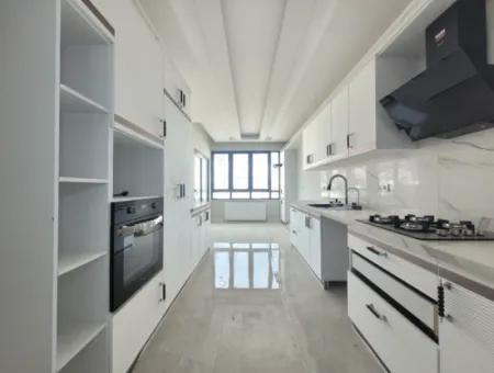 Vatandaşlığa Uygun Ankara Gölbaşı Bahçelievler Mah. 200 M ² Park Manzaralı Arakat Lüks Satılık Daire