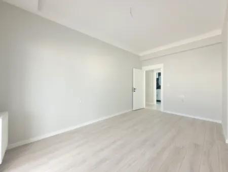 Vatandaşlığa Uygun Ankara Gölbaşı Bahçelievler Mah. 200 M ² Park Manzaralı Arakat Lüks Satılık Daire