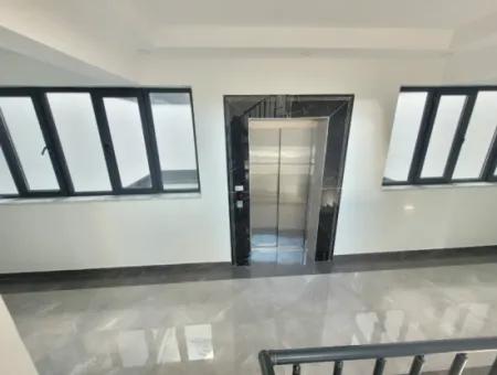 Vatandaşlığa Uygun Ankara Gölbaşı Bahçelievler Mah. 200 M ² Park Manzaralı Arakat Lüks Satılık Daire