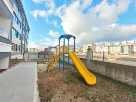 Vatandaşlığa Uygun Ankara Gölbaşı Bahçelievler Mah. 200 M ² Park Manzaralı Arakat Lüks Satılık Daire