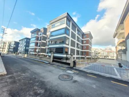 Vatandaşlığa Uygun Ankara Gölbaşı Bahçelievler Mah. 200 M ² Park Manzaralı Arakat Lüks Satılık Daire