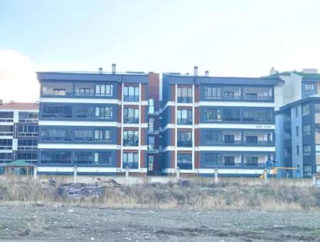 Vatandaşlığa Uygun Ankara Gölbaşı Bahçelievler Mah. 200 M ² Park Manzaralı Arakat Lüks Satılık Daire