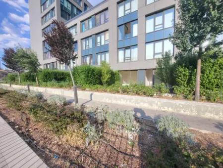 Krediye Uygun Boş İncek Loft Satılık 2,5+1 Peyzaj Manzaralı Bahçe Katı Daire 2 Bahçeli