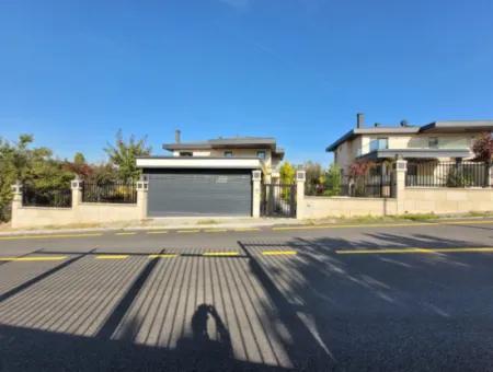 İncek 800 M²  Arsa Da Lüks Dubleks Villa 4+2  İncek Mahallesi Gölbaşı Ankara Türkiye