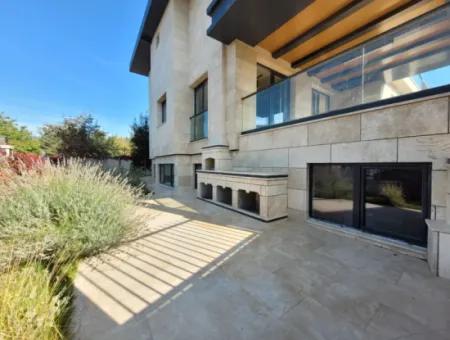 İncek 800 M²  Arsa Da Lüks Dubleks Villa 4+2  İncek Mahallesi Gölbaşı Ankara Türkiye