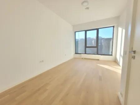 İncek Loft Satılık 2,5+1 Peyzaj Manzaralı 3.Kat Daire
