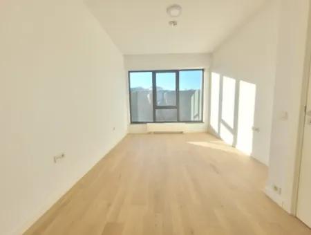 İncek Loft Satılık 2,5+1 Peyzaj Manzaralı 3.Kat Daire