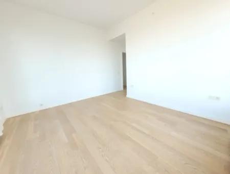 Kiracısız İncek Loft Satılık  5.5+1  Göl Manzaralı 20.Kat Daire