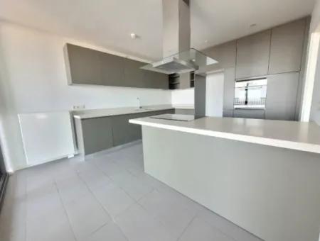 Kiracısız İncek Loft Satılık  5.5+1  Göl Manzaralı 20.Kat Daire
